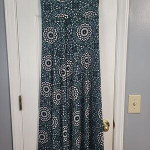 LuLaRoe Black and Green Patterned Garment